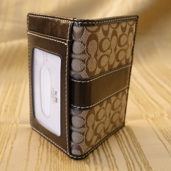 Coach Handbags - Coach Signature Bifold Wallet